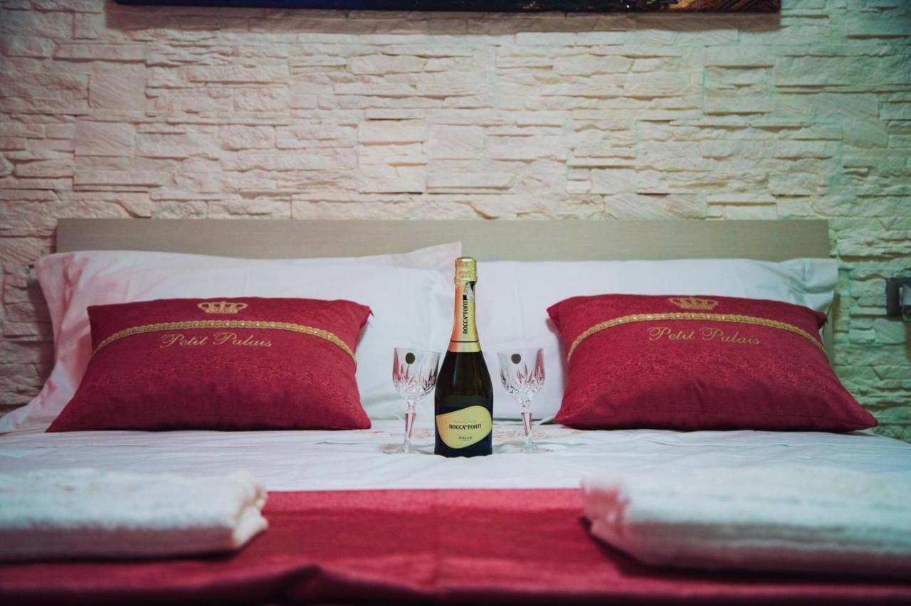Suite Petit Катания Экстерьер фото